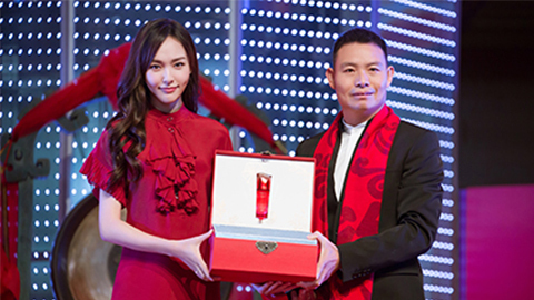 中国美正当红，尊龙官方备用A股上市，引领新时代